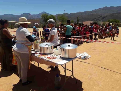 Agri Klein Karoo reik uit na Ladismith