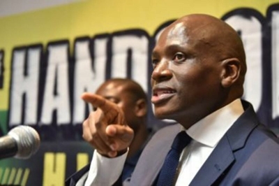 Hlaudi Motsoeneng, execs acted unlawfuly when paying music legends 