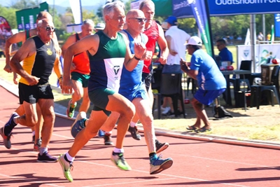 Highgate-tweekampbyeenkoms lok talle atlete na Oudtshoorn