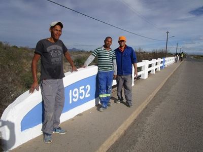 Men give bridge a much-needed facelift