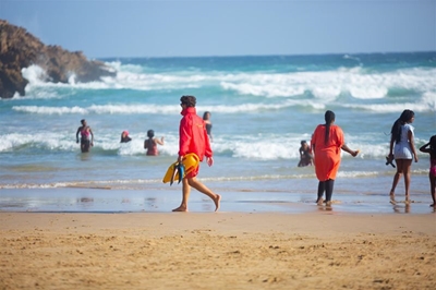 Lifeguards on the beaches from 1 December