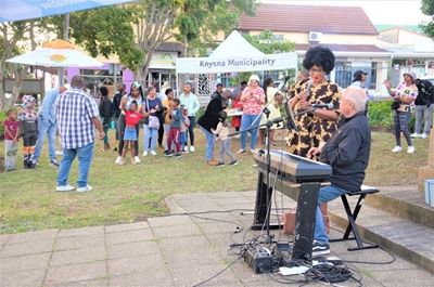Knysna Sparkles with festive lights as the season begins