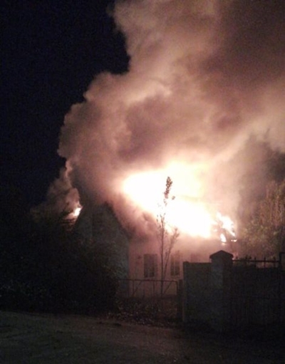 Leë huis in brand verwoes