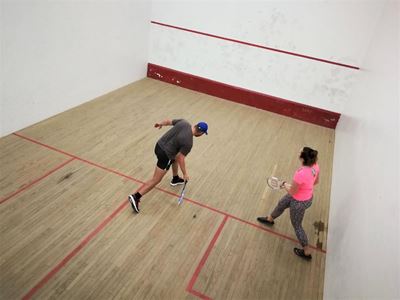 Klubs hou die bal in die lug