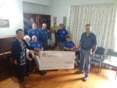 Tehuis ontvang reuseskenking
