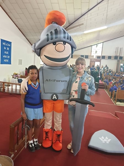 Teenboelieveldtogspan besoek laerskole