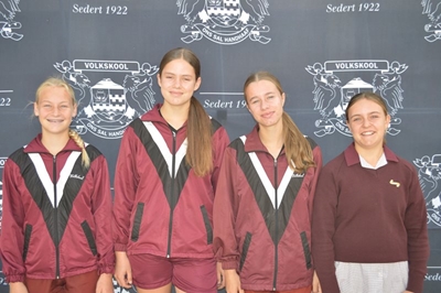 LVS-tennisspelers speel in toernooi