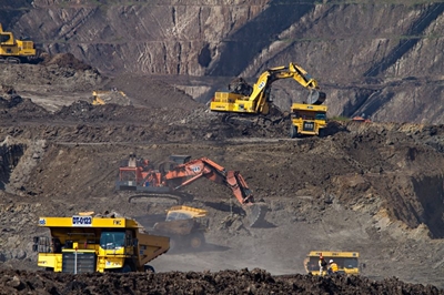 Mining bosses rake in hundreds of million rands per year each