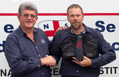 Fraser gee NSRI leisels oor