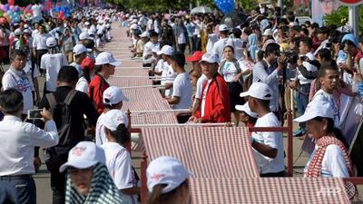 Cambodia earns Guinness Record for longest woven scarf