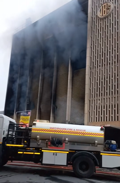 Allied-gebou op Oudtshoorn is aan die brand 