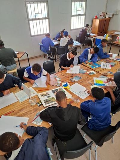 Slangrivier-leerders neem kreatief deel aan kinderkunskompetisie