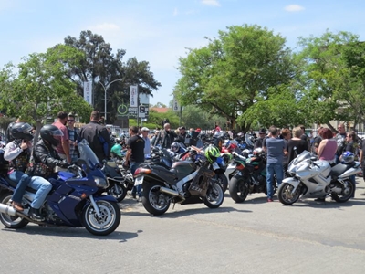 Honderde motorfietsryers by Toy Run