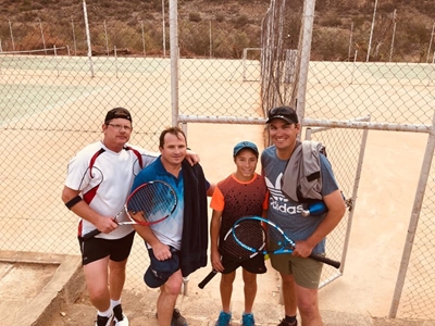 Aksie vir opknapping by Botanies Tennisklub