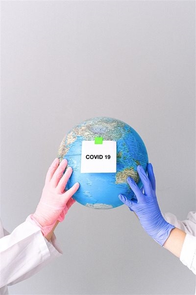 Pfizer strikes global licensing deal for Covid pill