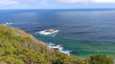 Man’s body and car wreck found in the water at Voëlklip