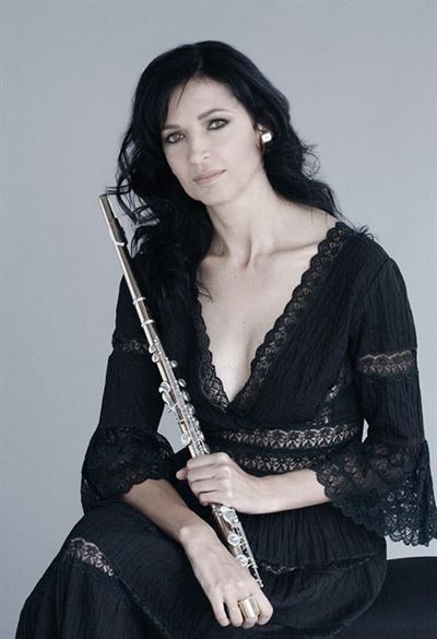 Elegant trio performs in Maritime Museum