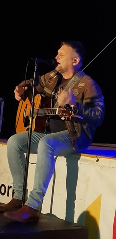 Steve Hofmeyr praises sick wife, wishes his enemies ‘good health’