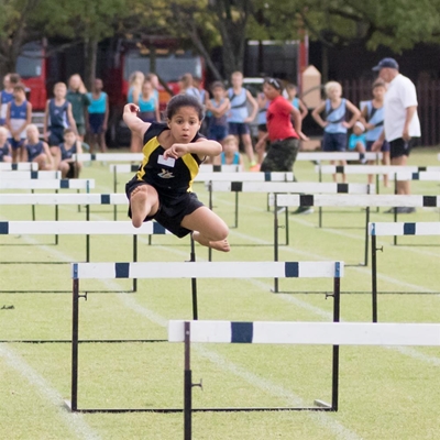 Junior atlete blink uit by Nashua-byeenkoms