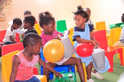 Dlomo twins bring Christmas cheer to families in Thembalethu