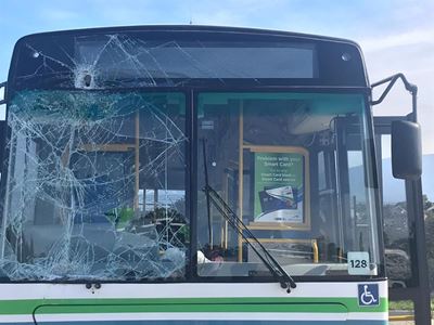 3 arrested for stoning a bus