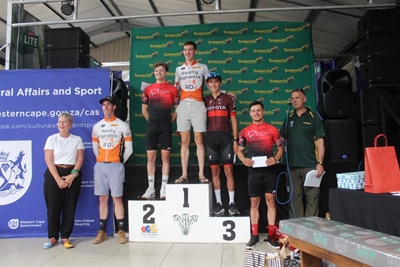 Speke draai by fietsren in die Klein-Karoo