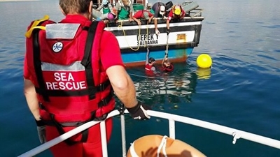 NSRI assist fishing vessel