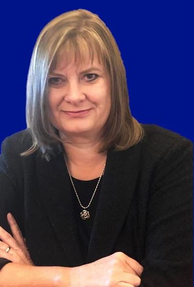 Debbie Schäfer resigns as education minister