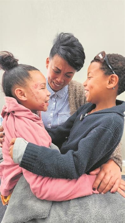 Lelitha en haar boetie terug by die skool