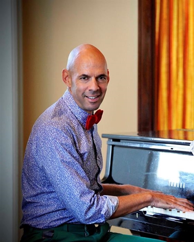 Dias Festival showcases songwriter Emile Minnie