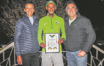 Lloyd vereer vir prestasie in Two Oceans