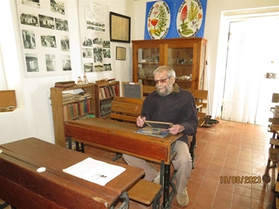 99-jarige besoek sy alma mater