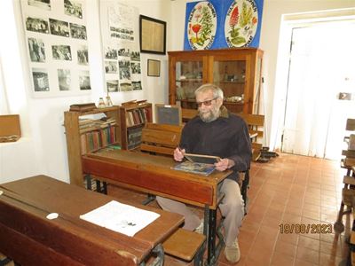 99-jarige besoek sy alma mater