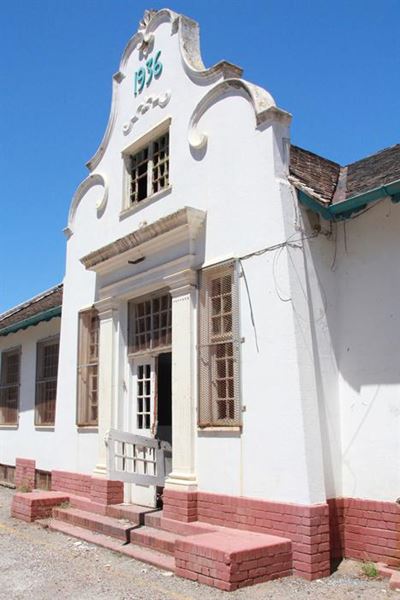 Meer as 'n lagie verf dalk vir stasiegebou