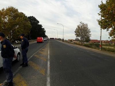 Striking bus drivers walking to CBD