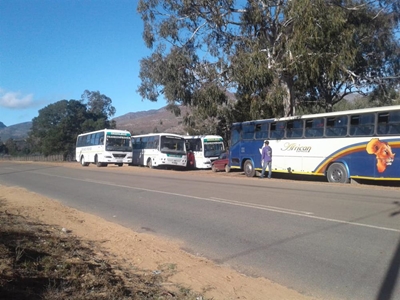Busse nou verbied om by skool te parkeer