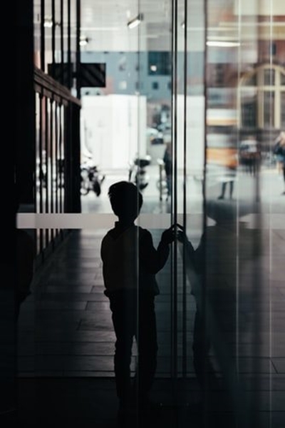Tips on teaching a child what to do if they get lost