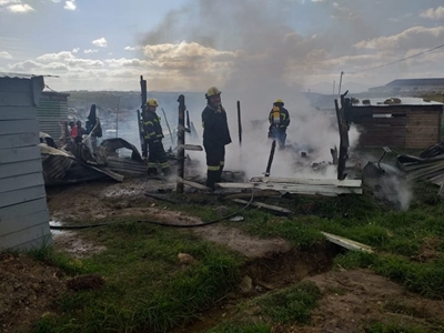 Ma en 3 kinders verloor alles in brand