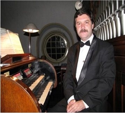 Fly on the wings of organ music