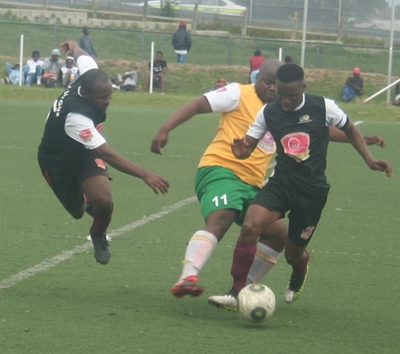 Paris United one up on Young Pirates