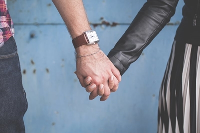 Teens who don’t date are less depressed 