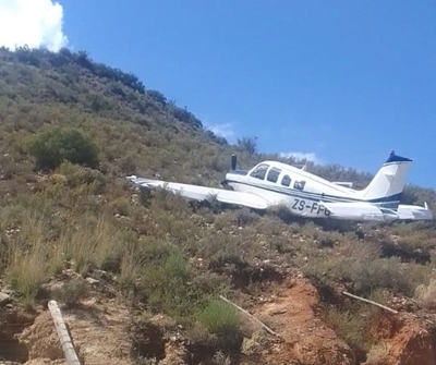 Plane crash lands in Klein Karoo