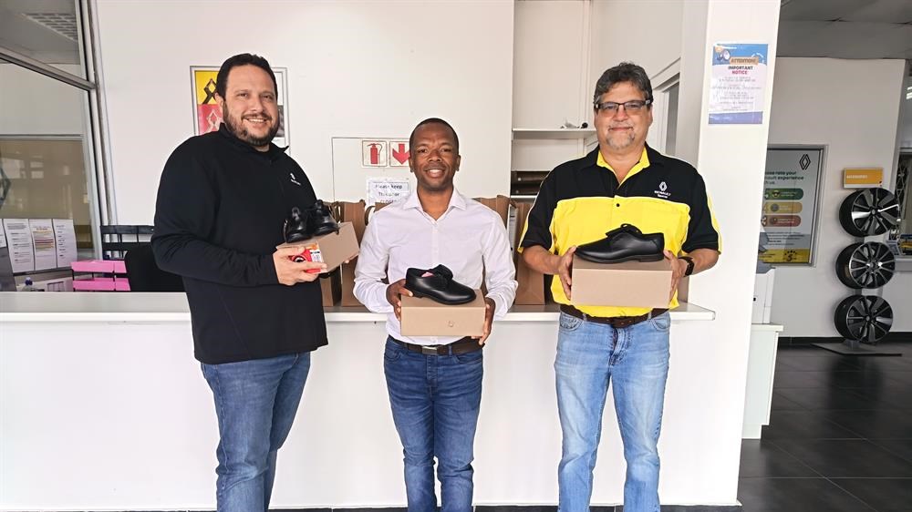 'Stap met Geloof' Campaign delivers school shoes to learners