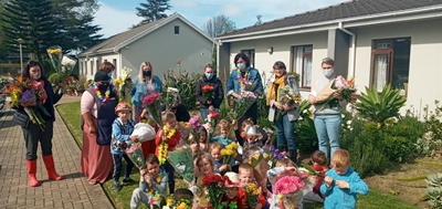 Kleuters bring vreugde vir oues