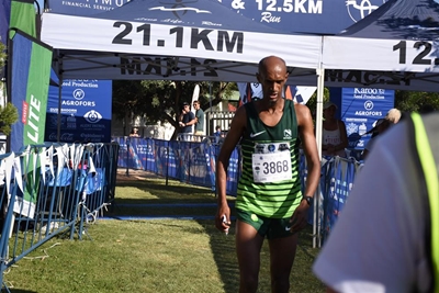 Lloyd Bosman breek  Meiringspoort-rekord