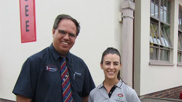 Laerskool Denneoord vier ses dekades | George Herald