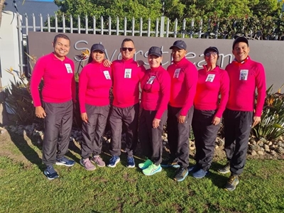 Adventurers start big walk