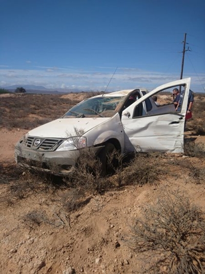 Bakkie bars deur heining