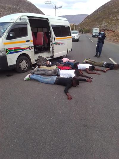 Gewapende rowers binne ure vas