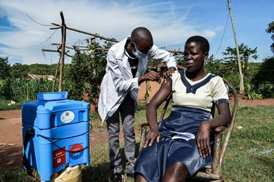 SA more than 3 times slower than Zimbabwe with its vaccine rollout